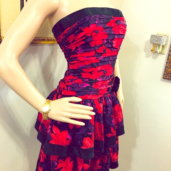 A.J. Bari Dresses & Skirts - ❤️ Women’s A.J. Bari Strapless Gorgeous Dress